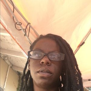 Meet your Posher, Candace